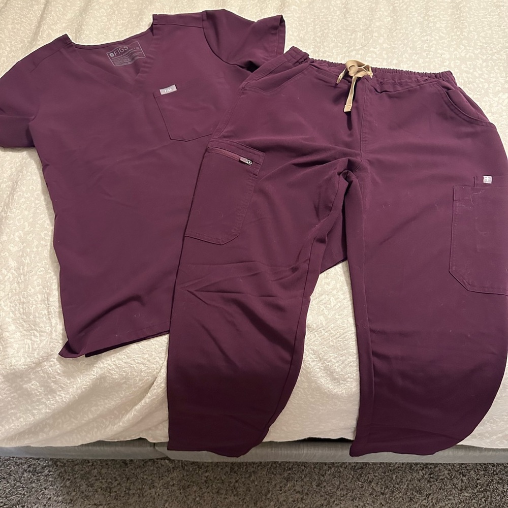 Figs scrub set in purple